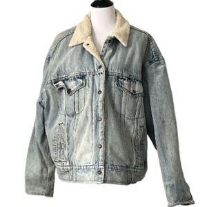Levi’s Women’s Vintage Premium Sherpa Trucker Jacket - Washed Denim size XL